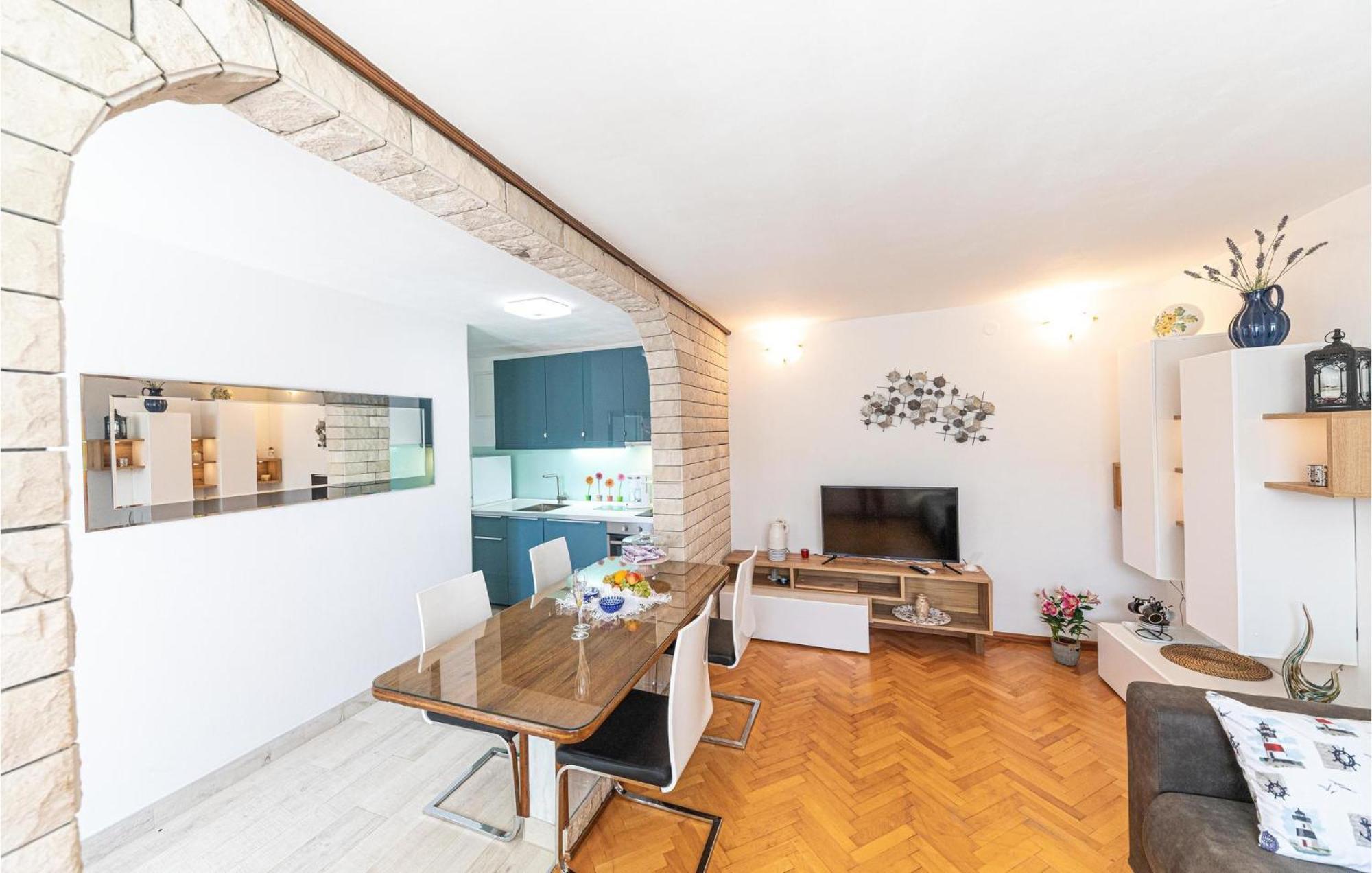 5 Bedroom Cozy Home In Okrug Donji Donji Okrug  Eksteriør billede