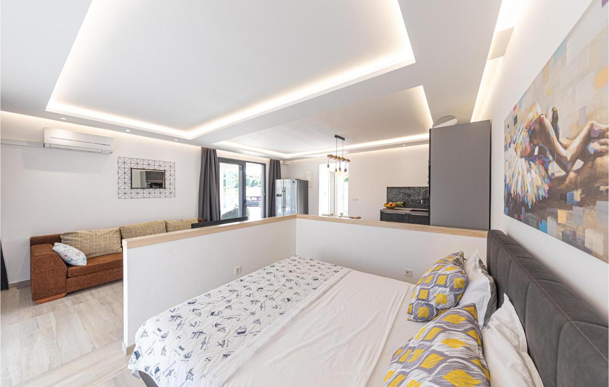 5 Bedroom Cozy Home In Okrug Donji Donji Okrug  Eksteriør billede
