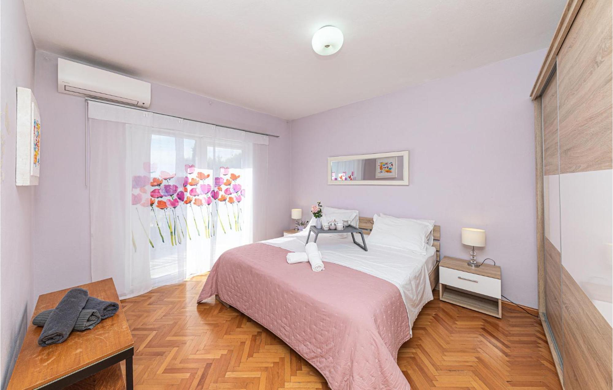 5 Bedroom Cozy Home In Okrug Donji Donji Okrug  Eksteriør billede