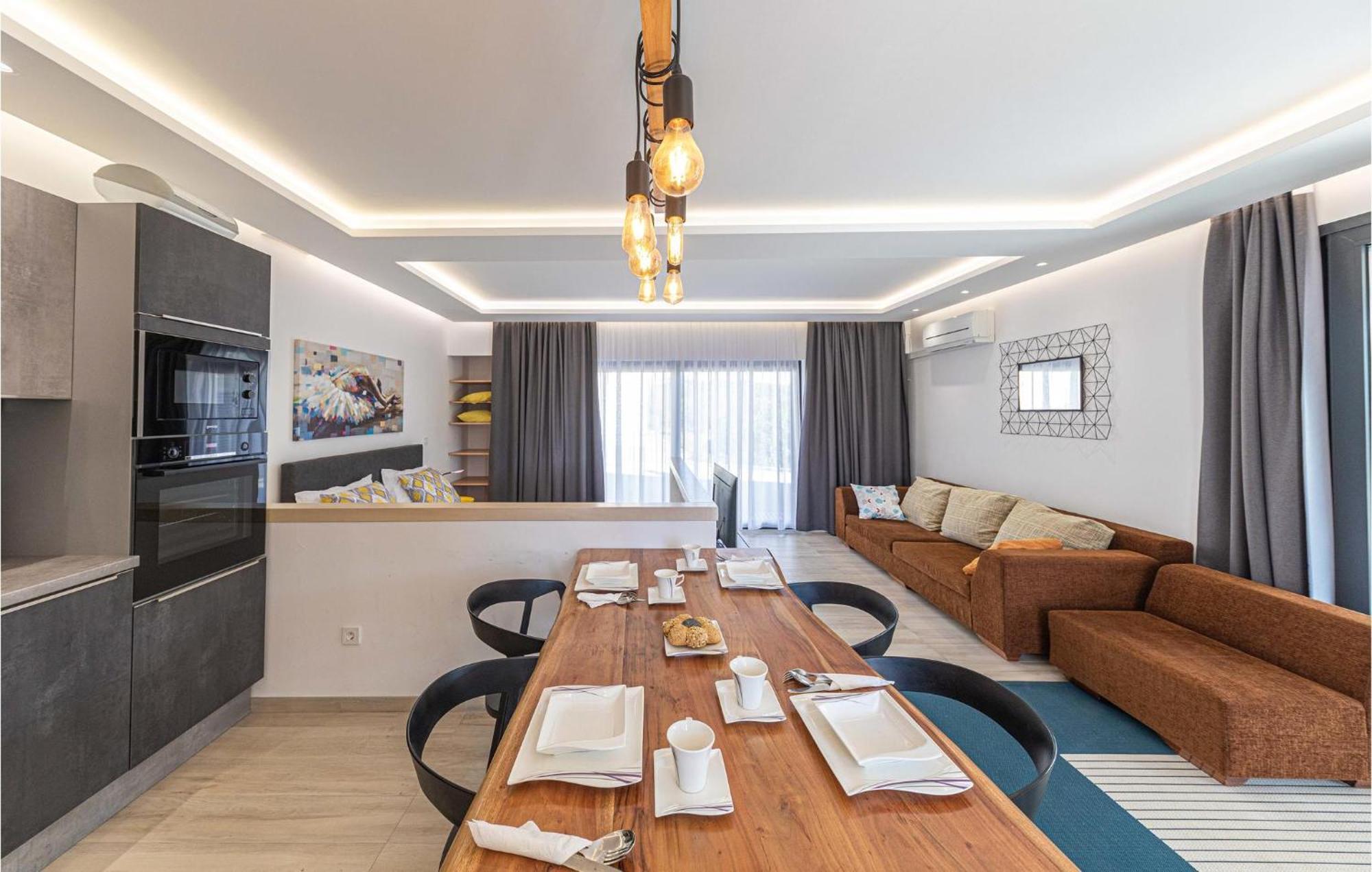 5 Bedroom Cozy Home In Okrug Donji Donji Okrug  Eksteriør billede