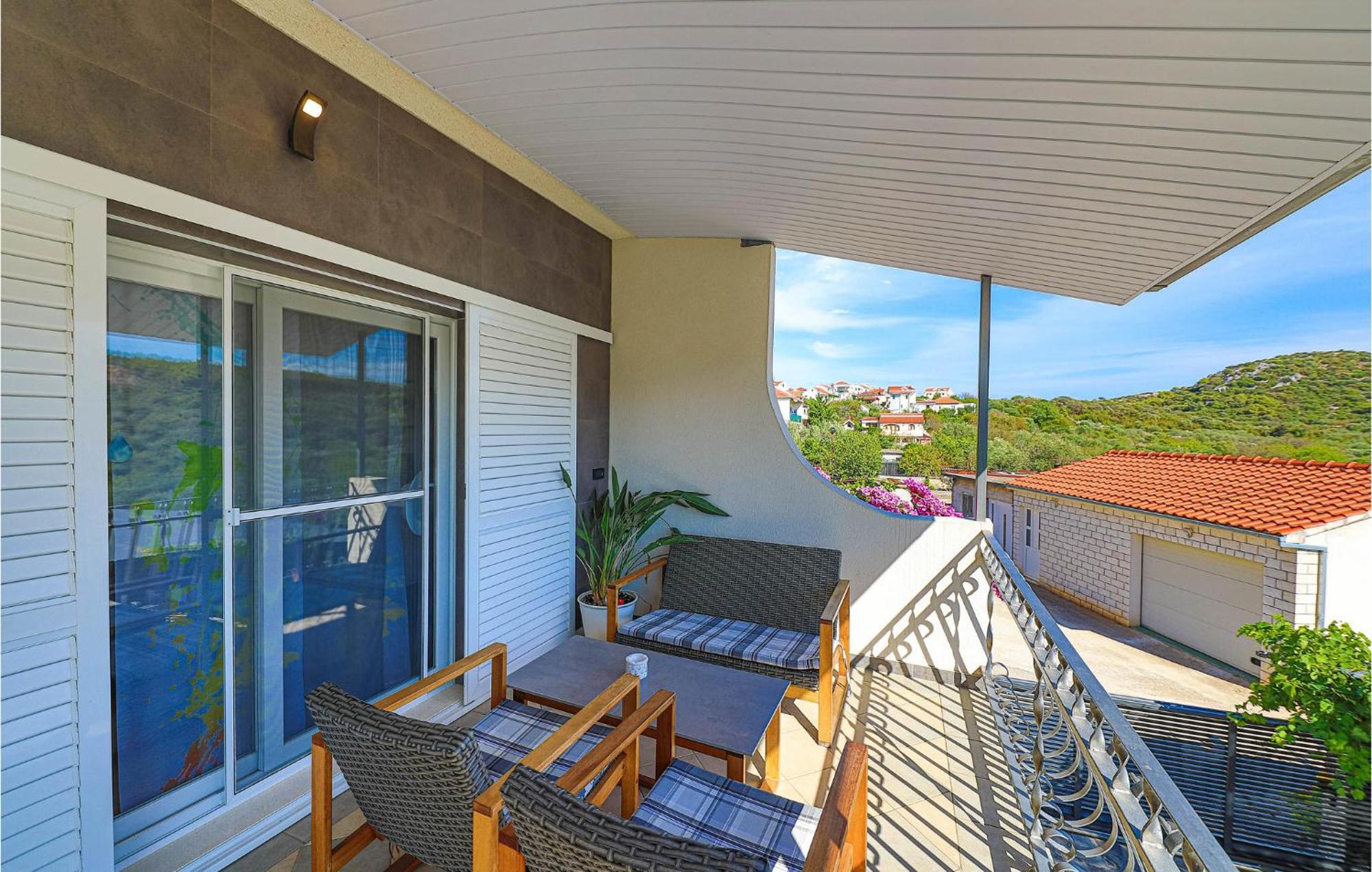 5 Bedroom Cozy Home In Okrug Donji Donji Okrug  Eksteriør billede